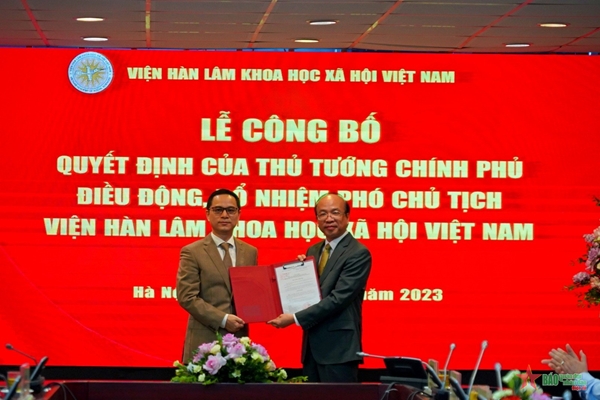 Công bố quyết định của Thủ tướng Chính phủ bổ nhiệm Phó chủ tịch Viện Hàn lâm Khoa học xã hội Việt Nam